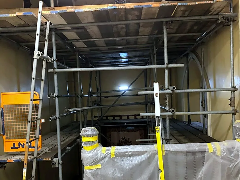 Internal birdcage scaffold in an industrial building