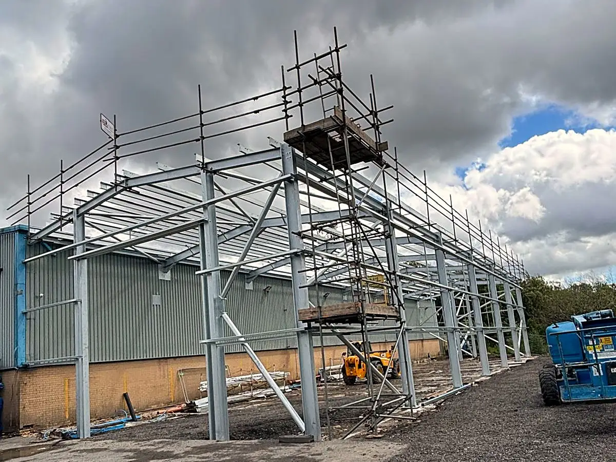 Scaffold towers and edge protection on a steel-frame building